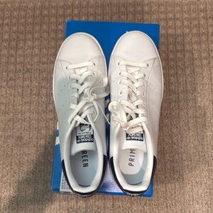 Women’s 9.5 Stan Smith Addidas shoes with original shoe box.